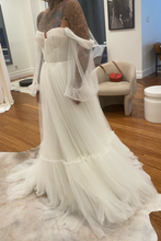 Load image into Gallery viewer, Alena Leena &#39;Armeria&#39; wedding dress size-04 NEW
