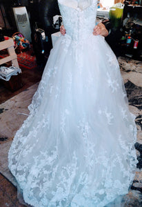 Casablanca 'A line' wedding dress size-06 PREOWNED