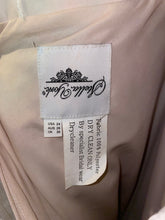 Load image into Gallery viewer, Stella York &#39;Stella York&#39; wedding dress size-22W SAMPLE
