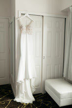 Load image into Gallery viewer, Mikaella &#39;2297&#39; wedding dress size-02 PREOWNED
