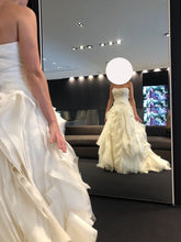 Load image into Gallery viewer, Vera Wang &#39;Diana&#39; wedding dress size-04 NEW
