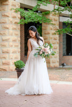 Load image into Gallery viewer, Watters &#39;Hearst Gown&#39; wedding dress size-02 PREOWNED
