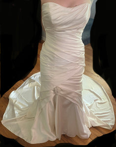 Casablanca '2037' wedding dress size-12 PREOWNED
