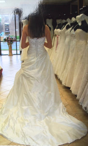Anjolique Bridal '1010' size 8 new wedding dress back view on bride