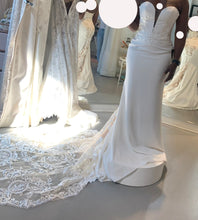 Load image into Gallery viewer, Enzoani &#39;Blue by Enzoani Lainey (Lined Center Back)&#39; wedding dress size-08 PREOWNED
