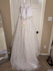 Allure Bridals '8769' wedding dress size-08 NEW