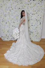 Load image into Gallery viewer, Stephen Yearick &#39;14266&#39; size 4 used wedding dress back view on bride
