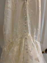 Load image into Gallery viewer, Madison James &#39;MJ700&#39; wedding dress size-06 NEW
