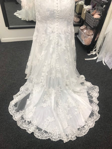 Alessa's Bridal 'Allure bridal ' wedding dress size-16 NEW