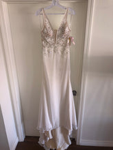 Load image into Gallery viewer, Mori Lee &#39;Malin&#39; size 6 new wedding dress back view on hanger
