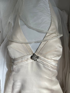 Amy Kuschel 'Adrian' wedding dress size-06 PREOWNED