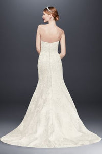 David's Bridal '7cwg594' size 12 new wedding dress back view on model