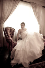 Load image into Gallery viewer, Renella De Fina &quot;Catherine&quot; - Renella de fina - Nearly Newlywed Bridal Boutique - 4
