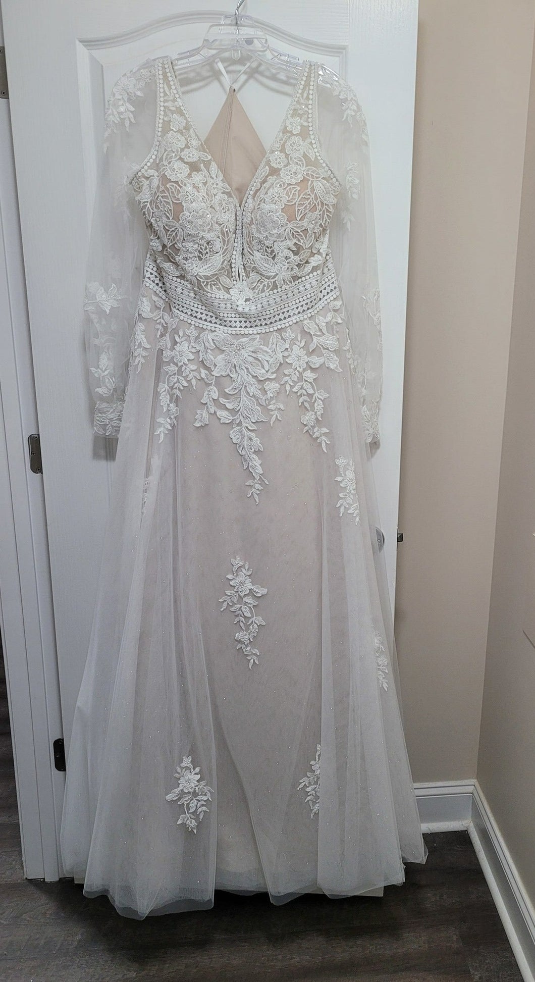 Amanda's  '974 / LAL' wedding dress size-20W NEW