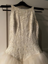 Load image into Gallery viewer, Candice Solomon &#39;(Don’t remember)&#39; wedding dress size-04 PREOWNED
