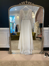 Load image into Gallery viewer, Sarah Seven &#39;Opal&#39; wedding dress size-10 NEW
