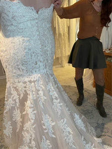 Allure Bridals '9250' wedding dress size-24W NEW