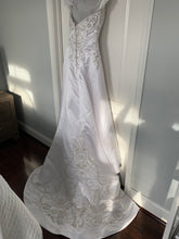 Load image into Gallery viewer, Casablanca &#39;1852&#39; size 16 used wedding dress back view on hanger
