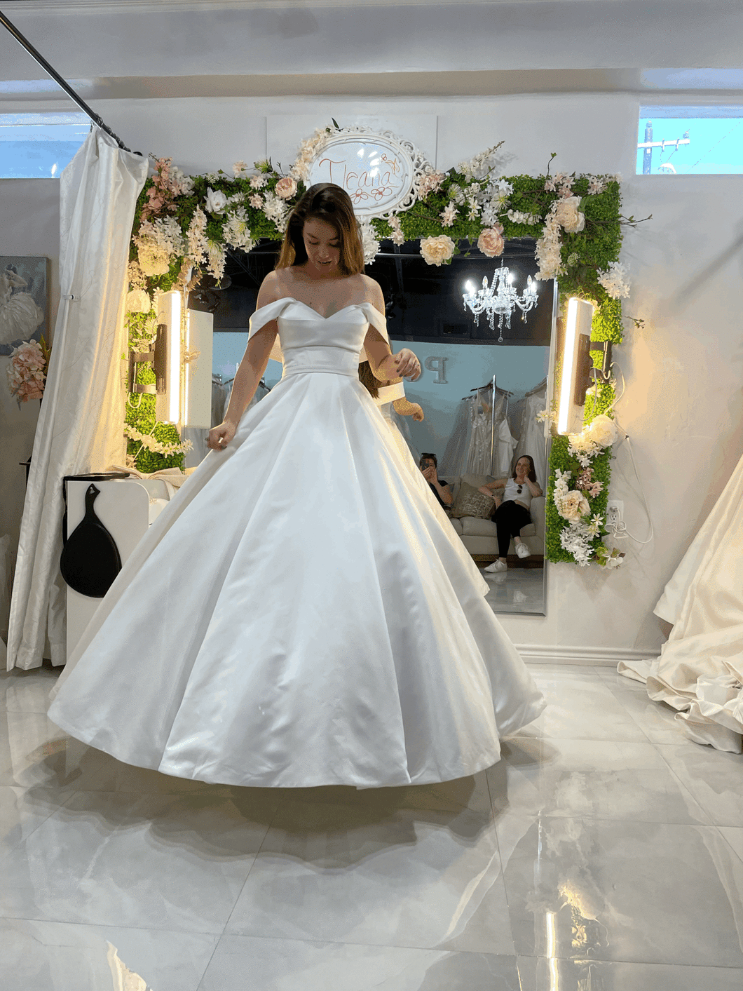 Milla Nova 'Maura' wedding dress size-06 NEW
