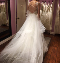 Load image into Gallery viewer, Hayley Paige &#39;Halo Style 1600 &#39; wedding dress size-04 NEW
