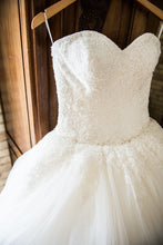 Load image into Gallery viewer, Jenna In White &#39;Felicia&#39; wedding dress size-04 PREOWNED
