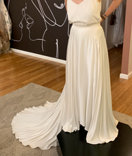 Load image into Gallery viewer, Lola Varma  &#39;Zofia Skirt&#39; wedding dress size-06 PREOWNED
