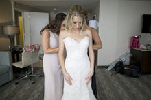 Load image into Gallery viewer, Allure Bridals &#39;9017&#39; - Allure Bridals - Nearly Newlywed Bridal Boutique - 7
