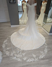 Load image into Gallery viewer, Sophia Tolli &#39;Y22045&#39; wedding dress size-04 NEW
