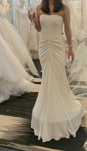 Load image into Gallery viewer, Vera Wang &#39;Delphine&#39; wedding dress size-02 NEW
