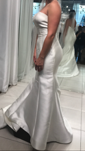 Load image into Gallery viewer, Mia Solano &#39;M1808z&#39; wedding dress size-12 NEW
