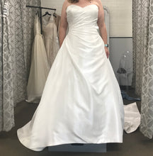 Load image into Gallery viewer, JUSTIN ALEXANDER &#39;88029A&#39; wedding dress size-14 SAMPLE
