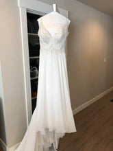 Load image into Gallery viewer, Maggie Sottero &#39;Melody&#39; wedding dress size-06 PREOWNED
