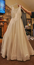 Load image into Gallery viewer, Jenny Yoo &#39;Ashton&#39; wedding dress size-16 NEW
