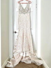 Load image into Gallery viewer, Badgley Mischka &#39;Cindy&#39; wedding dress size-04 SAMPLE
