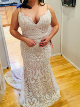 Load image into Gallery viewer, Ashley &amp; Justin Bride &#39;10495&#39; wedding dress size-12 NEW
