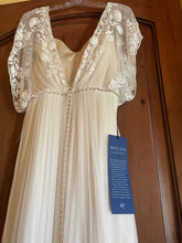 Load image into Gallery viewer, Catherine Deane &#39;Lita Gown&#39; wedding dress size-12 NEW
