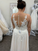 Load image into Gallery viewer, Stella York &#39;Stella York Sleeveless Embroidered&#39; wedding dress size-18 PREOWNED
