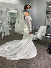 Load image into Gallery viewer, Galina Signature &#39;SWG874&#39; wedding dress size-02 NEW
