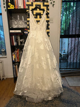 Load image into Gallery viewer, Amsale &#39;Wren, SKU: R353G&#39; wedding dress size-04 SAMPLE

