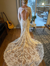 Load image into Gallery viewer, Dreamers and Lovers &#39;Violetta&#39; wedding dress size-02 NEW
