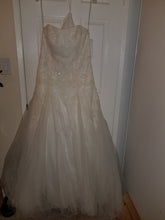 Load image into Gallery viewer, David&#39;s Bridal &#39;Strapless Tulle A-line&#39; size 12 new wedding dress front view on hanger
