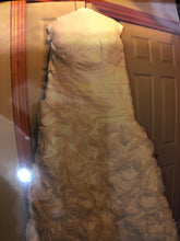 Load image into Gallery viewer, Galina &#39;Galina Signature Strapless Taffeta&#39; wedding dress size-20 PREOWNED
