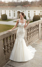 Load image into Gallery viewer, Eddy K &#39;1078&#39; size 8 used wedding dress front view on model
