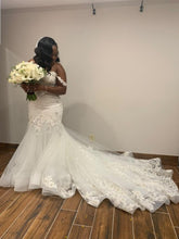Load image into Gallery viewer, Allure Bridals &#39;C568&#39; wedding dress size-10 PREOWNED
