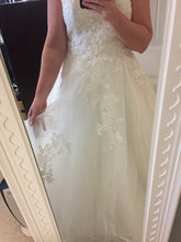 Load image into Gallery viewer, Monique Lhuillier &#39;Bliss&#39; wedding dress size-12 PREOWNED
