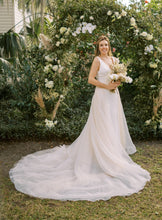 Load image into Gallery viewer, Justin Alexander &#39;Unknown&#39; wedding dress size-04 PREOWNED
