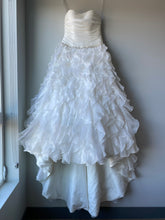 Load image into Gallery viewer, David&#39;s Bridal &#39;Wg3118&#39; wedding dress size-12 SAMPLE
