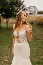 Load image into Gallery viewer, Milla Nova &#39;Royal Collection: Clio&#39; wedding dress size-04 PREOWNED
