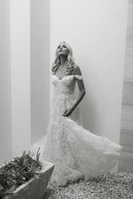 Load image into Gallery viewer, Marchesa &#39;Notte&#39; wedding dress size-02 PREOWNED
