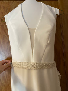 Mikaella 'Halter 2150' size 6 used wedding dress front view close up